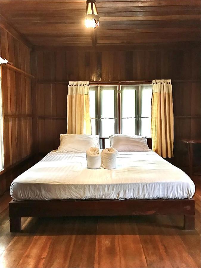 Frog Beach House Koh Phayam Bagian luar foto