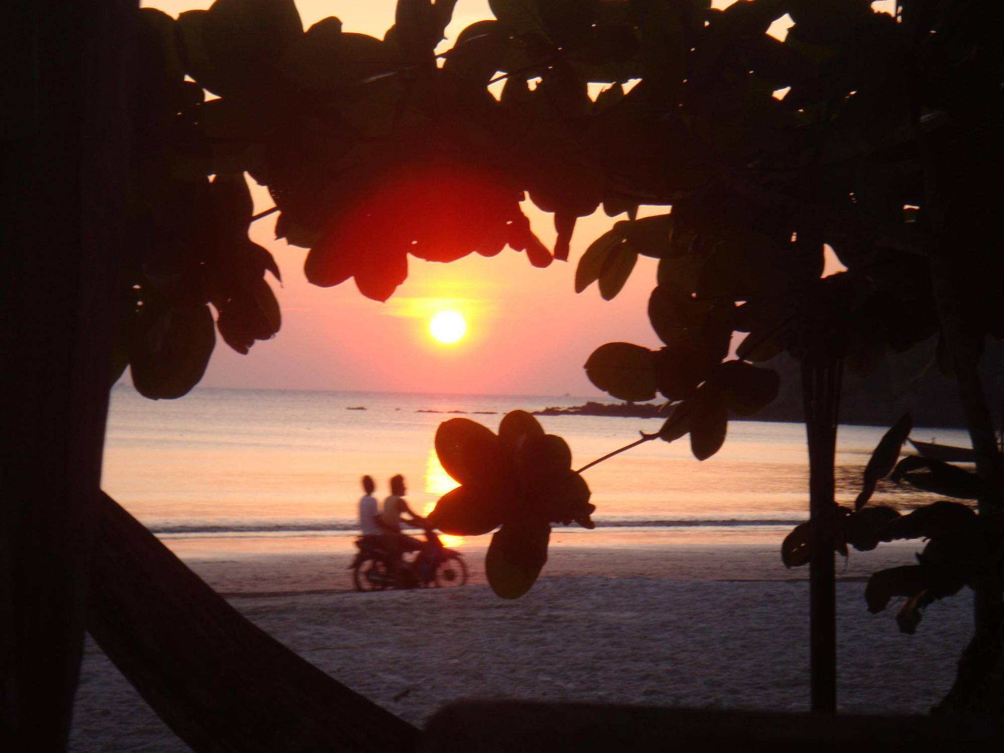 Frog Beach House Koh Phayam Bagian luar foto
