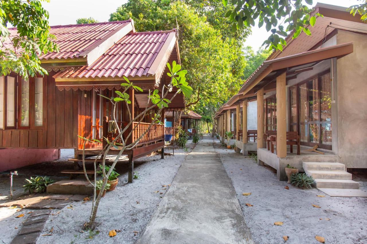 Frog Beach House Koh Phayam Bagian luar foto